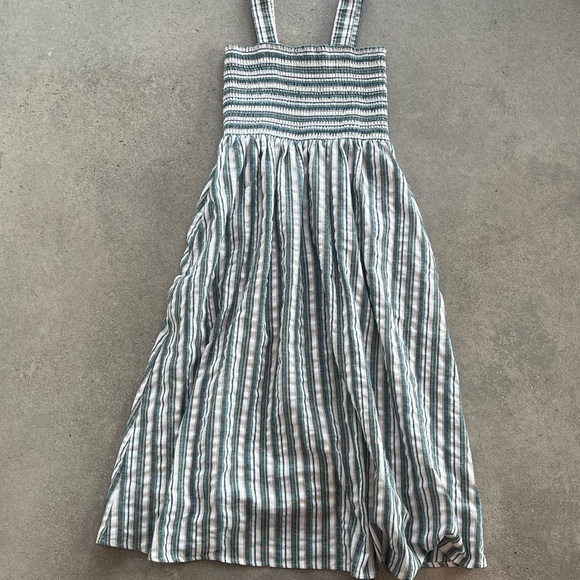 Staple the Label Striped Midi Dress Size M Smocked Linen Blend Pockets Summer - Picture 5 of 8